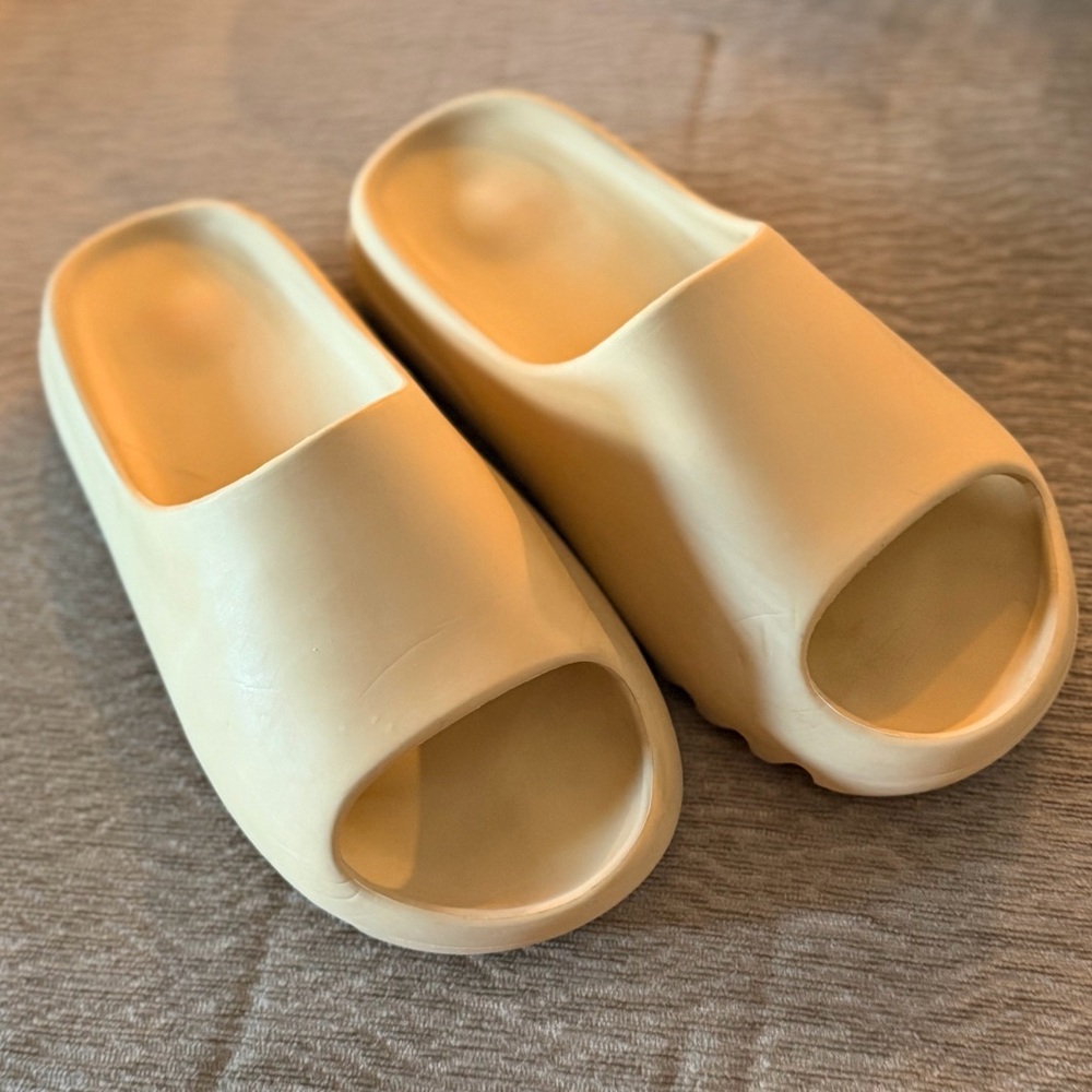 Foam Slides – Beige - Women’s 6 - Unbranded